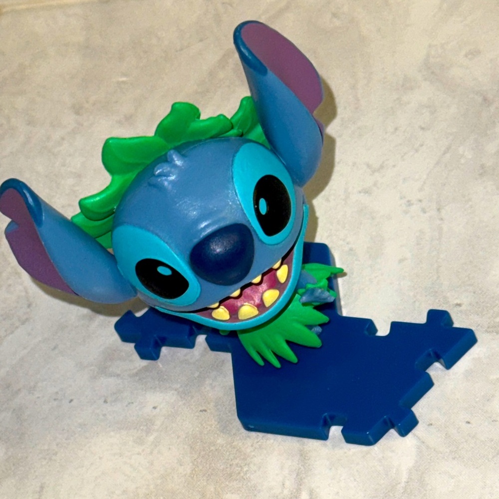 Disney Stitch Collect &Connect Hula Dancing Stitch with blue puzzle base. NWOT - Picture 2 of 9